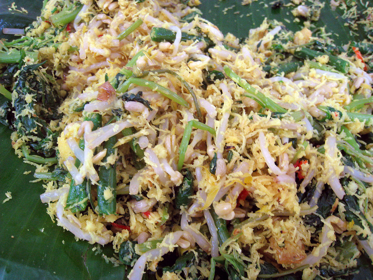 Urap yang dibungkus daun pisang juga merupakan salah satu makanan khas di Tegal, Jawa TEngah