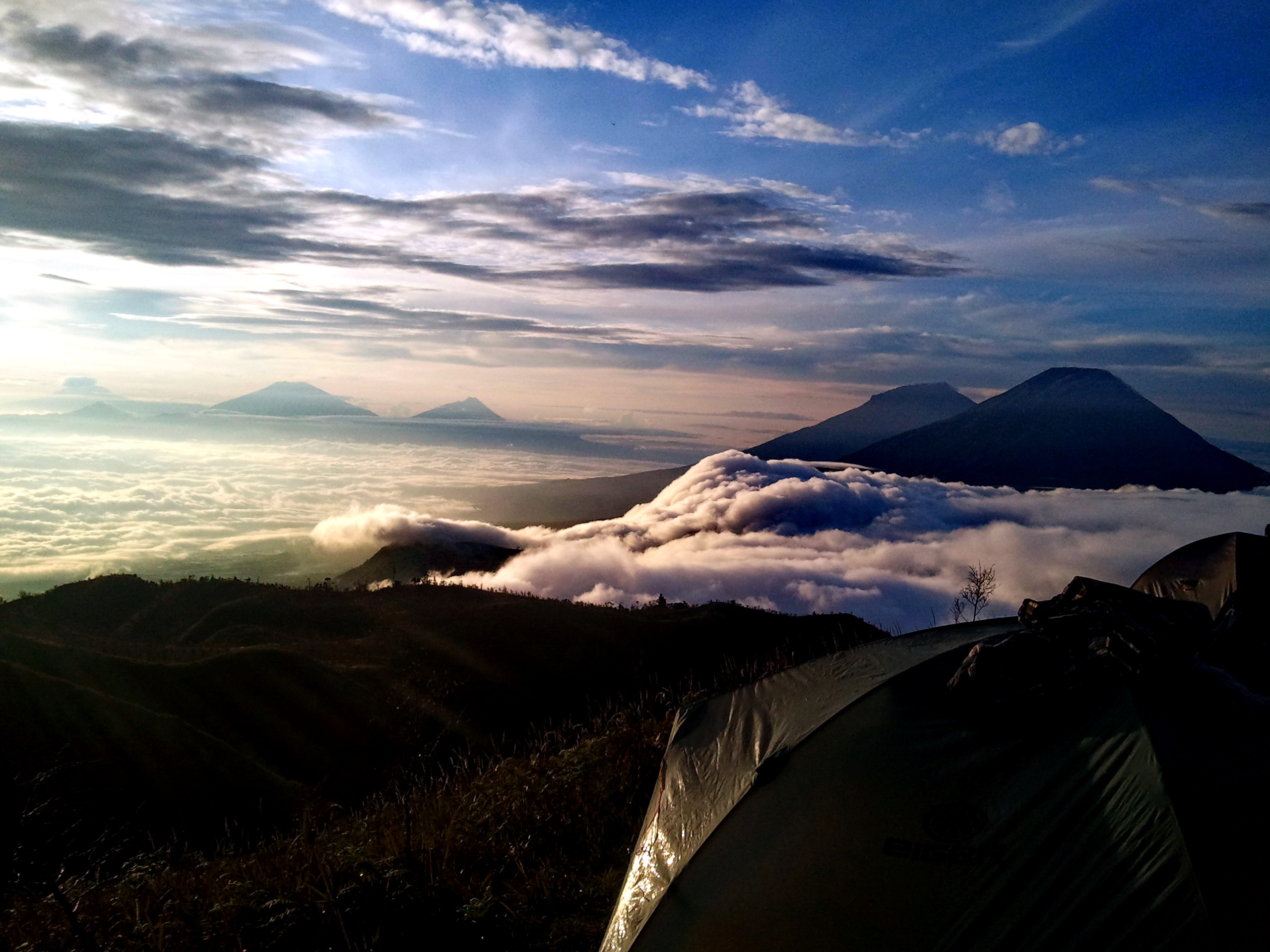 Tempat wisata Puncak Gunung Prau di Dieng Wonosobo Jawa Tengah