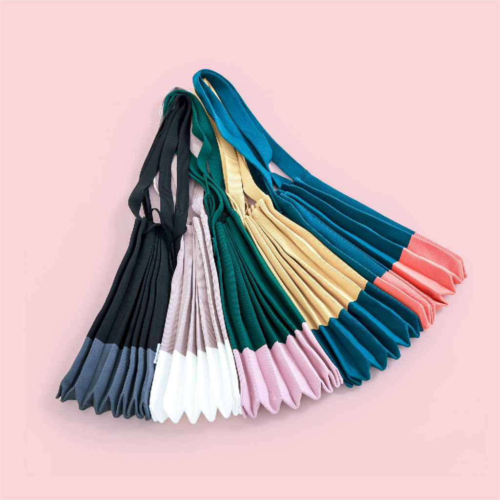 Tas Folded Hana mudah dilipat sehingga mudah dibawa kemana saja untuk menunjang aktivitas sehari-hari.